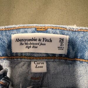 Abercrombie & Fitch High Rise Curve Love 90s Jeans